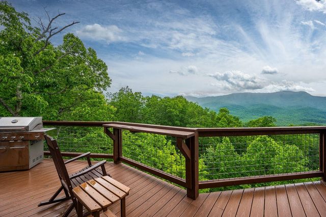 725 Big Bear Ridge Road, Gatlinburg, TN 37738
