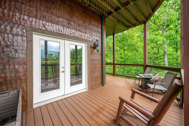 725 Big Bear Ridge Road, Gatlinburg, TN 37738