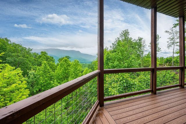 725 Big Bear Ridge Road, Gatlinburg, TN 37738
