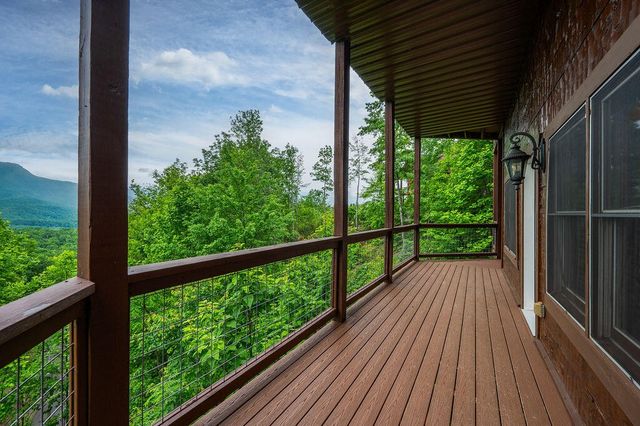 725 Big Bear Ridge Road, Gatlinburg, TN 37738
