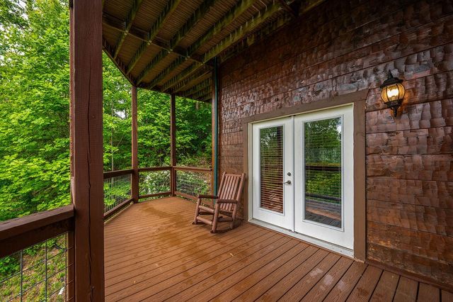 725 Big Bear Ridge Road, Gatlinburg, TN 37738