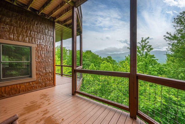725 Big Bear Ridge Road, Gatlinburg, TN 37738