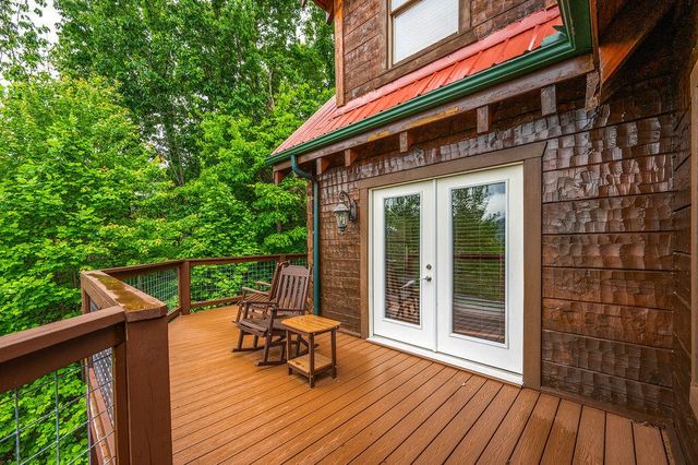 725 Big Bear Ridge Road, Gatlinburg, TN 37738