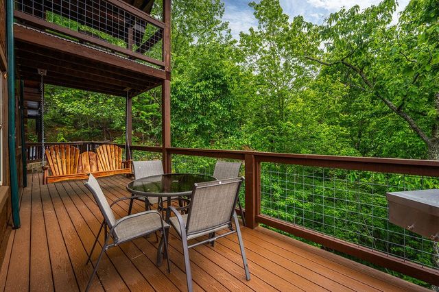 725 Big Bear Ridge Road, Gatlinburg, TN 37738
