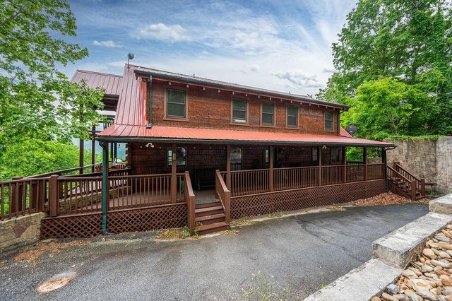 725 Big Bear Ridge Road, Gatlinburg, TN 37738