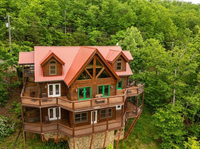 725 Big Bear Ridge Road, Gatlinburg, TN 37738