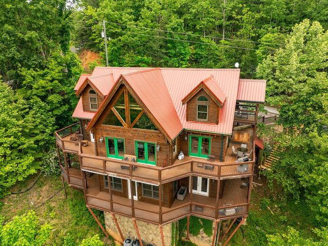 725 Big Bear Ridge Road, Gatlinburg, TN 37738