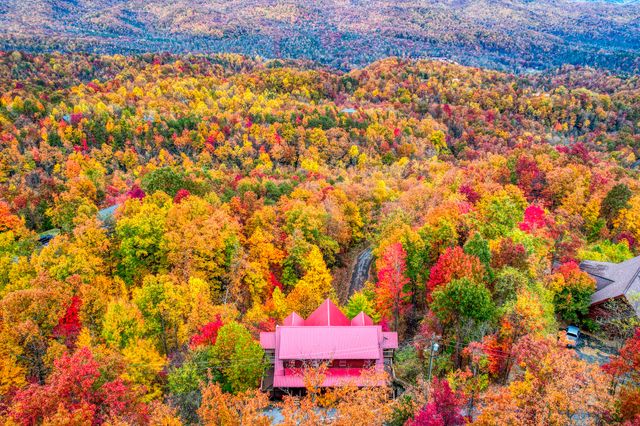 725 Big Bear Ridge Road, Gatlinburg, TN 37738