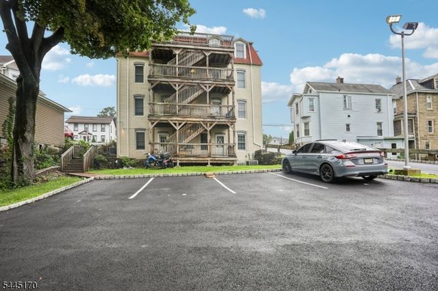 49 Wall St, Rockaway Boro, NJ 07866