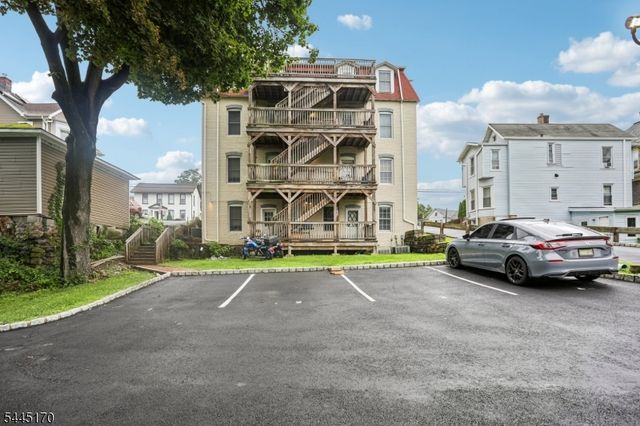 49 Wall St, Rockaway Boro, NJ 07866