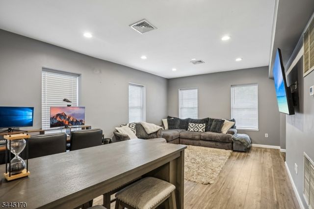 49 Wall St, Rockaway Boro, NJ 07866