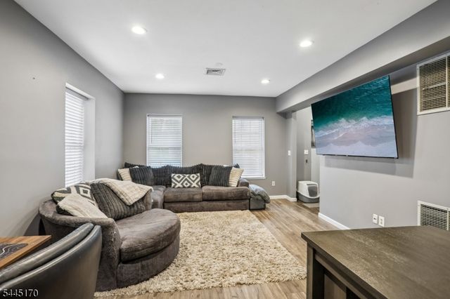49 Wall St, Rockaway Boro, NJ 07866