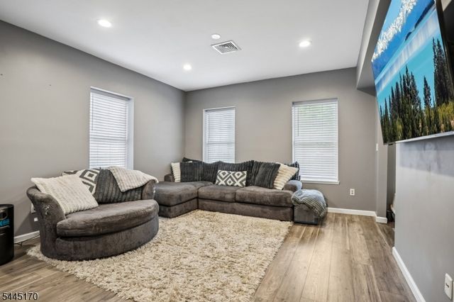 49 Wall St, Rockaway Boro, NJ 07866