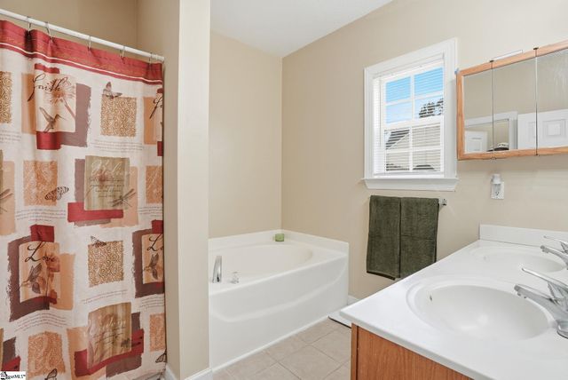 116 Kingsdale Court, Simpsonville, SC 29680