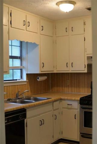 633 Candlewick Lane NW, Lilburn, GA 30047