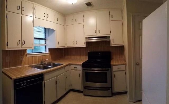 633 Candlewick Lane NW, Lilburn, GA 30047