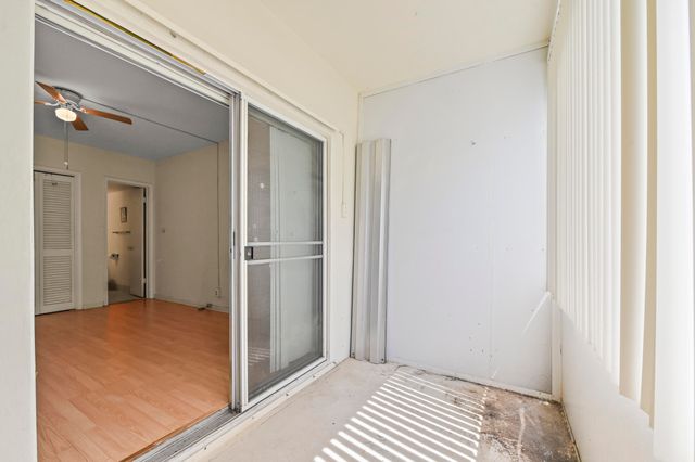 1950 Lake Osborne Drive 9, Lake Worth Beach, FL 33461