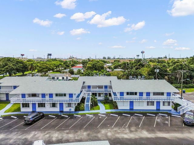 1950 Lake Osborne Drive 9, Lake Worth Beach, FL 33461