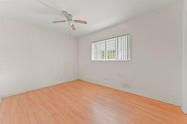 1950 Lake Osborne Drive 9, Lake Worth Beach, FL 33461
