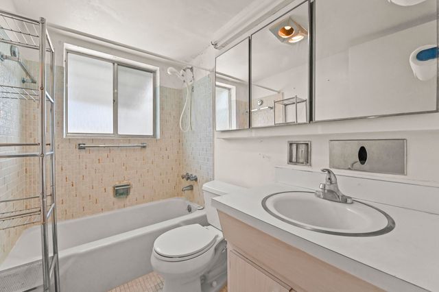 1950 Lake Osborne Drive 9, Lake Worth Beach, FL 33461