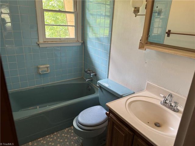1206 Bridgepoint Road, Greensboro, NC 27405