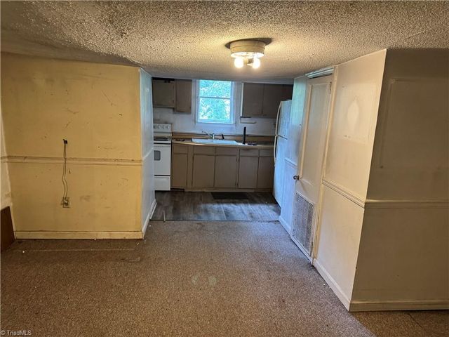 1206 Bridgepoint Road, Greensboro, NC 27405