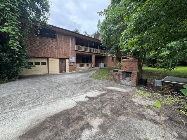 1206 Bridgepoint Road, Greensboro, NC 27405