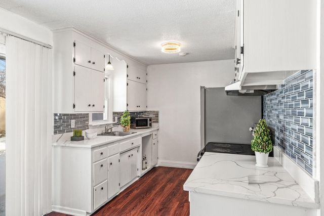 7608 64th Avenue N, Brooklyn Park, MN 55428