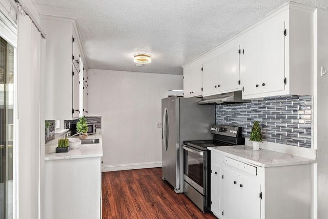 7608 64th Avenue N, Brooklyn Park, MN 55428