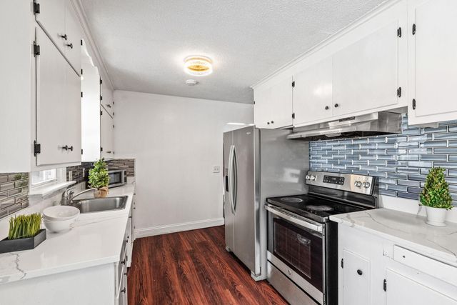 7608 64th Avenue N, Brooklyn Park, MN 55428