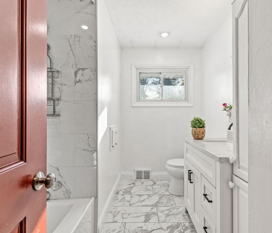 7608 64th Avenue N, Brooklyn Park, MN 55428