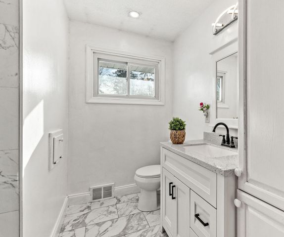 7608 64th Avenue N, Brooklyn Park, MN 55428