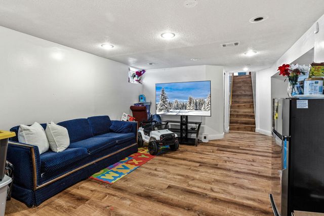 7608 64th Avenue N, Brooklyn Park, MN 55428