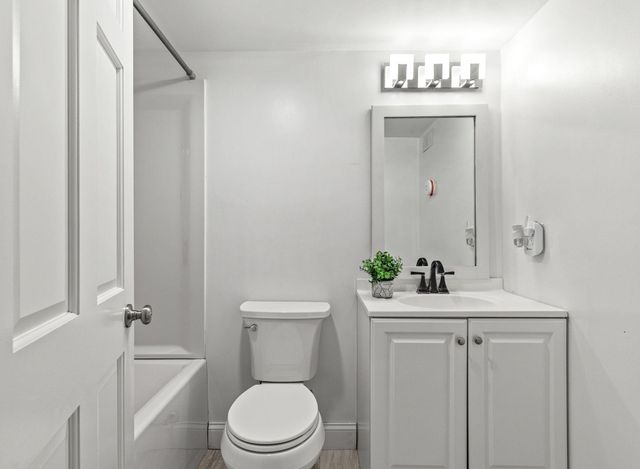 7608 64th Avenue N, Brooklyn Park, MN 55428