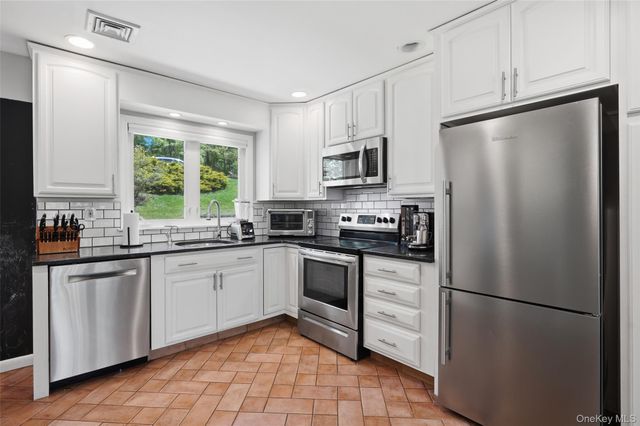 19 Skyview Drive, Armonk, NY 10504