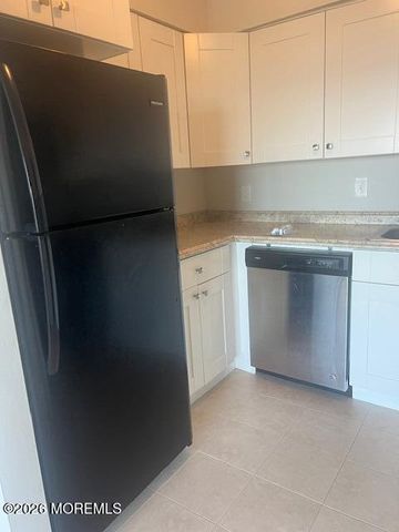 E11 Hillside Court E11, Highlands, NJ 07732