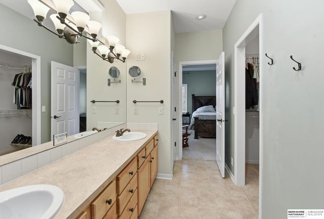 4905 Chennault Street, Papillion, NE 68133