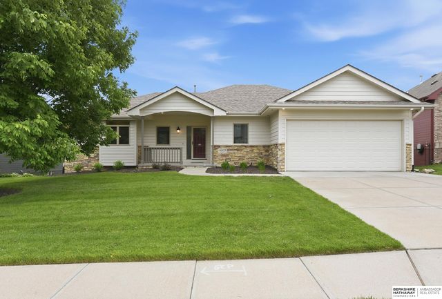 4905 Chennault Street, Papillion, NE 68133