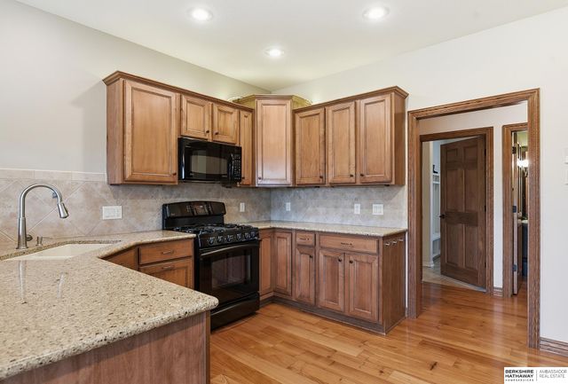4905 Chennault Street, Papillion, NE 68133