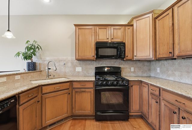 4905 Chennault Street, Papillion, NE 68133