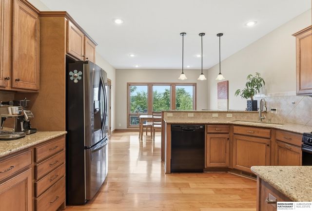 4905 Chennault Street, Papillion, NE 68133