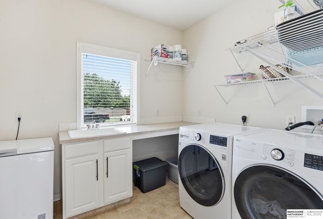 4905 Chennault Street, Papillion, NE 68133
