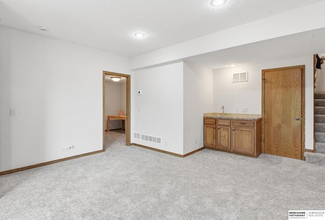 4905 Chennault Street, Papillion, NE 68133