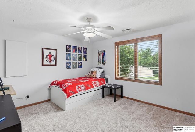 4905 Chennault Street, Papillion, NE 68133