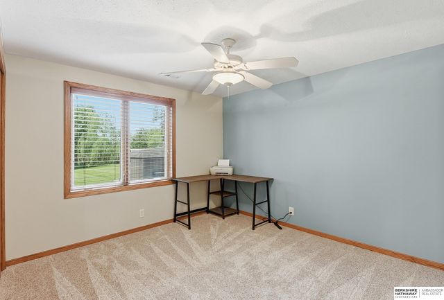 4905 Chennault Street, Papillion, NE 68133