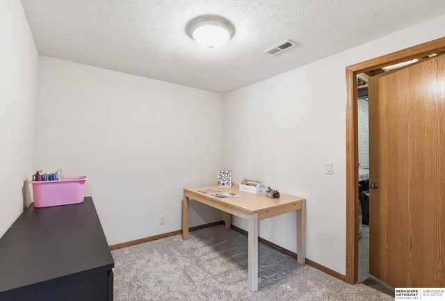 4905 Chennault Street, Papillion, NE 68133