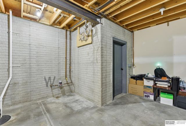 4905 Chennault Street, Papillion, NE 68133