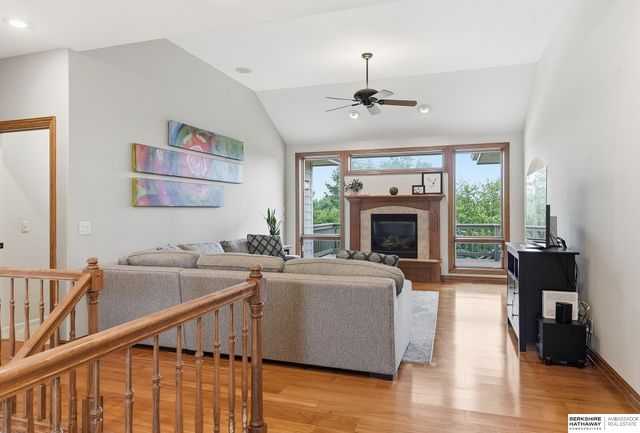 4905 Chennault Street, Papillion, NE 68133