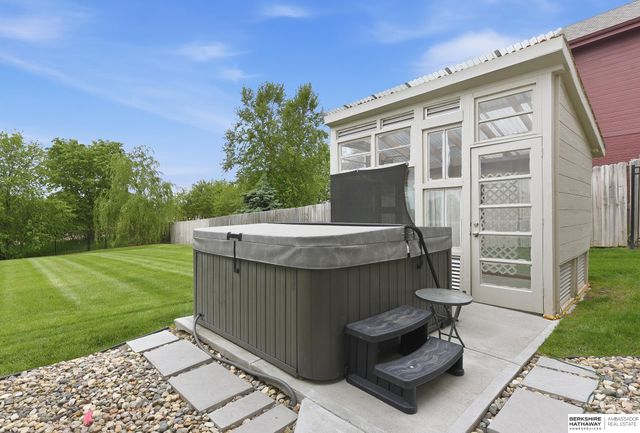 4905 Chennault Street, Papillion, NE 68133