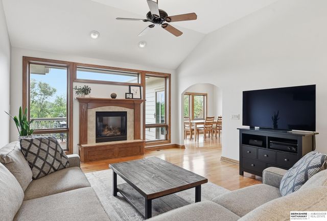 4905 Chennault Street, Papillion, NE 68133